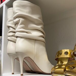 Chic Cream Slouchy Heeled Boots: Stivaletto Eva 90 Glove Milk SZ 39